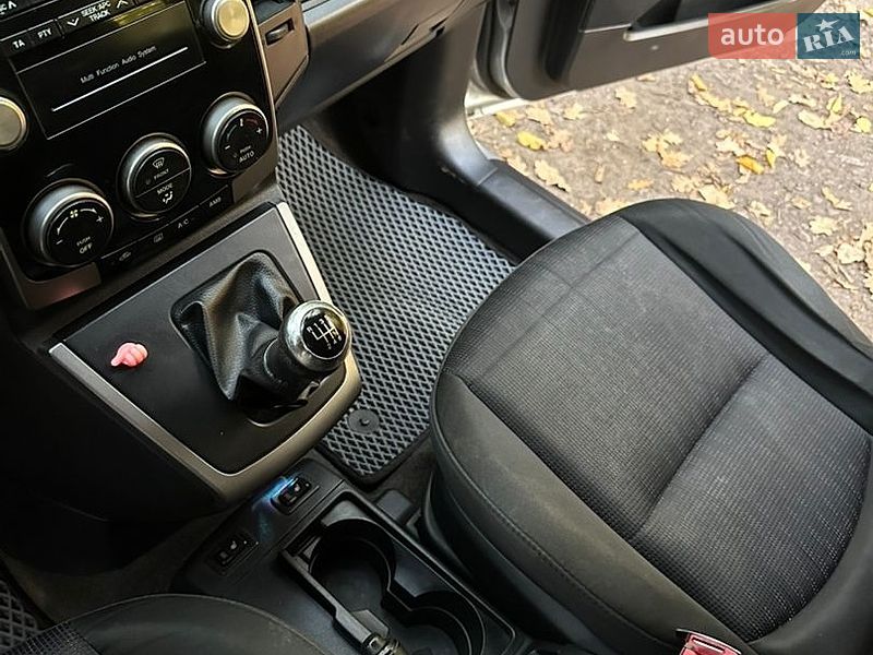 Минивэн Mazda 5 2010 в Луцке