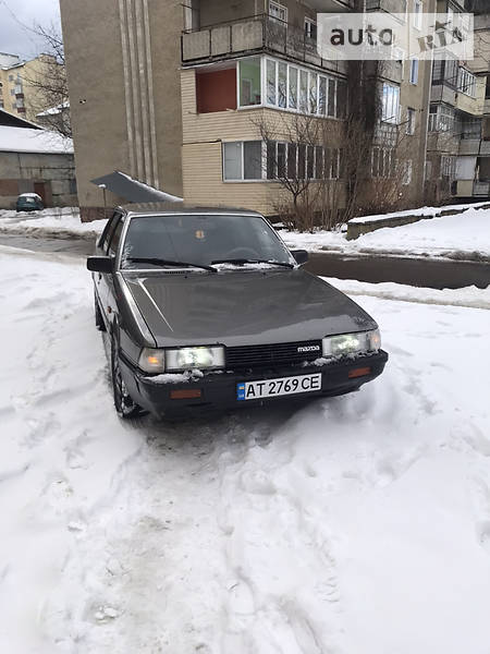 Седан Mazda 626 1985 в Долині