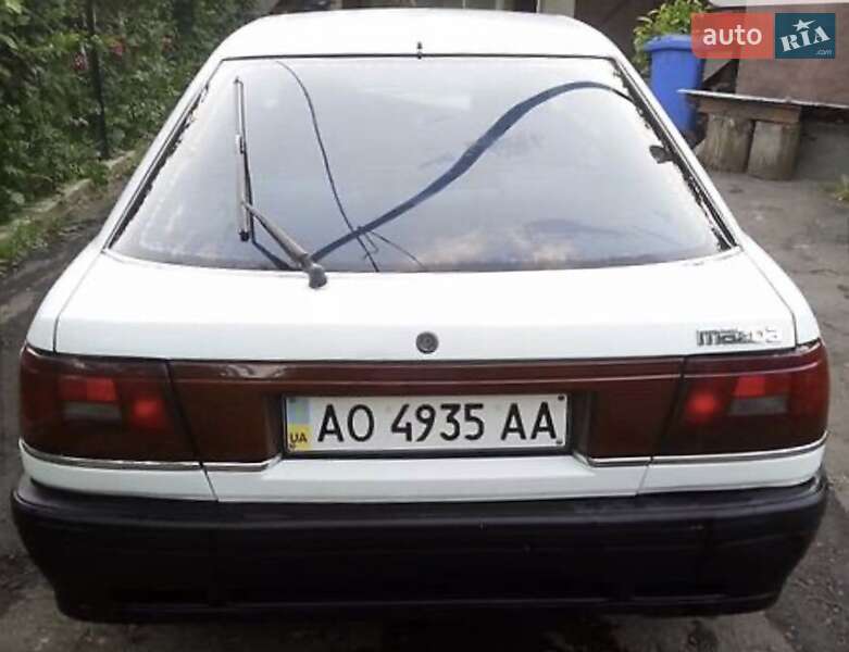 Хэтчбек Mazda 626 1987 в Поляне