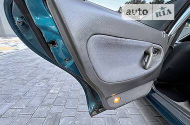 Хетчбек Mazda 626 1993 в 