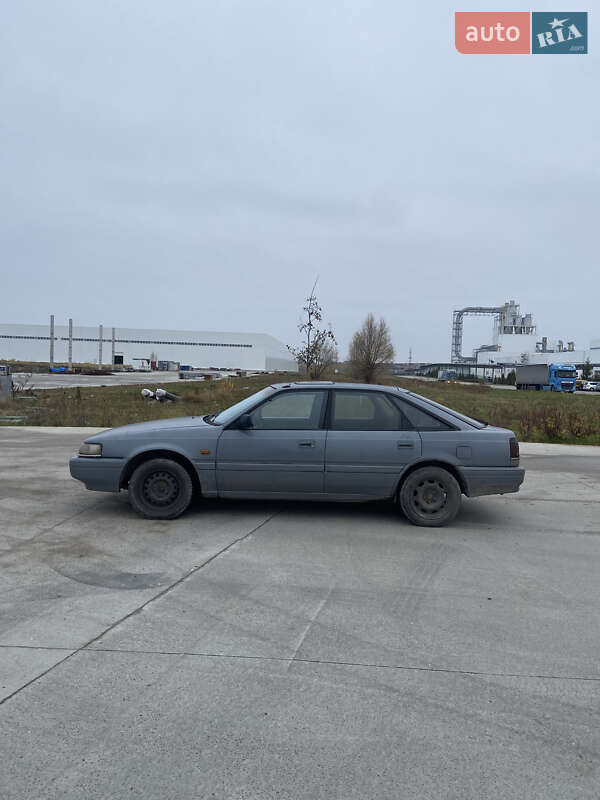 Хэтчбек Mazda 626 1990 в Коростене