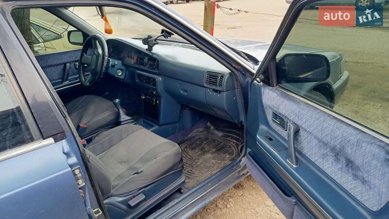 Седан Mazda 626 1990 в Одессе