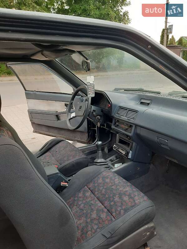 Купе Mazda 626 1987 в Каменец-Подольском
