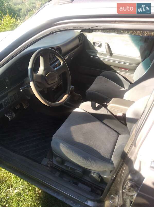Хэтчбек Mazda 626 1989 в Лубнах