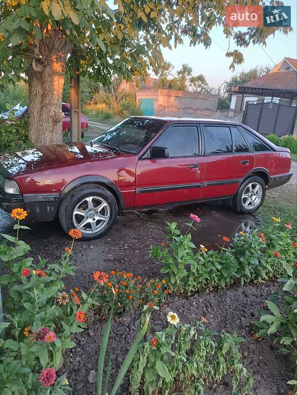 Хэтчбек Mazda 626 1986 в Марганце
