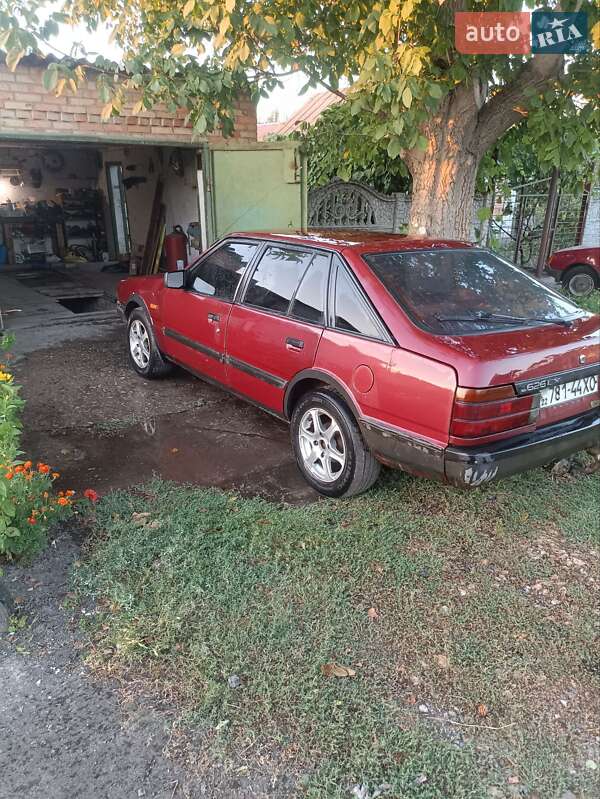 Хэтчбек Mazda 626 1986 в Марганце