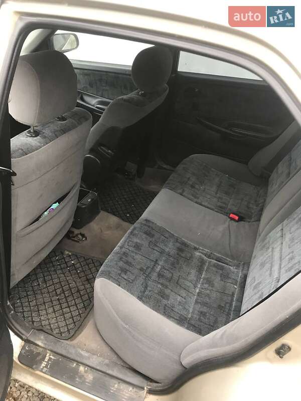 Седан Mazda 626 1999 в Хусте