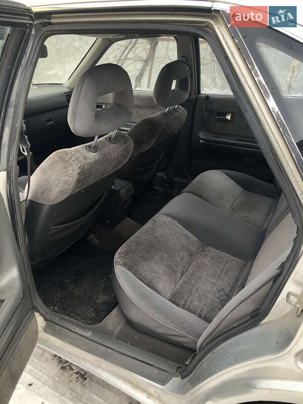 Хэтчбек Mazda 626 1988 в Черновцах