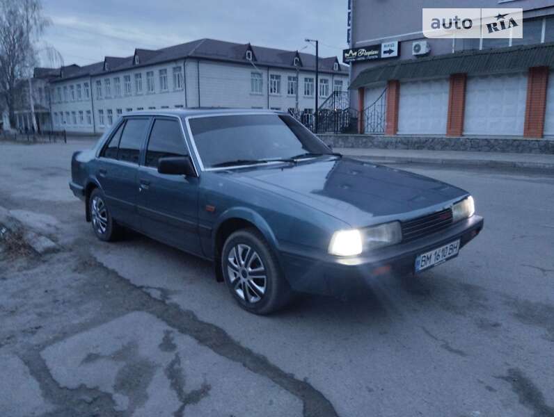 Седан Mazda 626 1987 в Ромнах