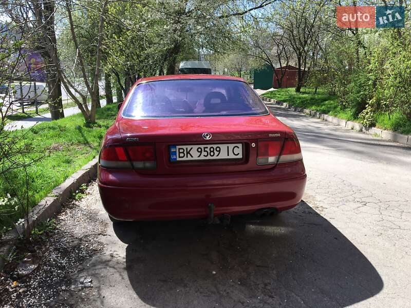 Седан Mazda 626 1993 в Ровно