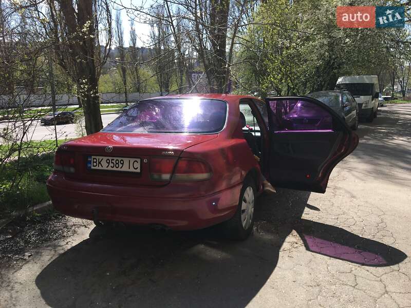 Седан Mazda 626 1993 в Ровно