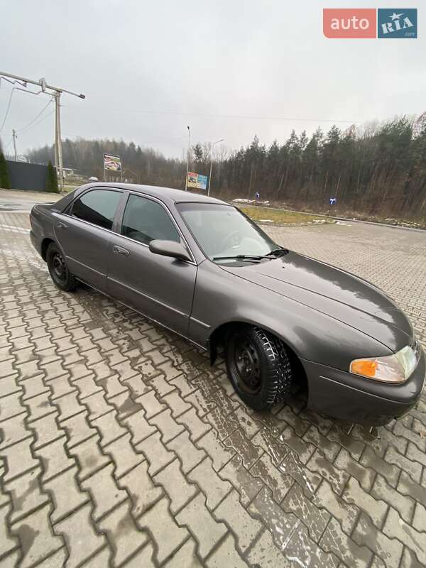 Седан Mazda 626 2001 в Иршаве