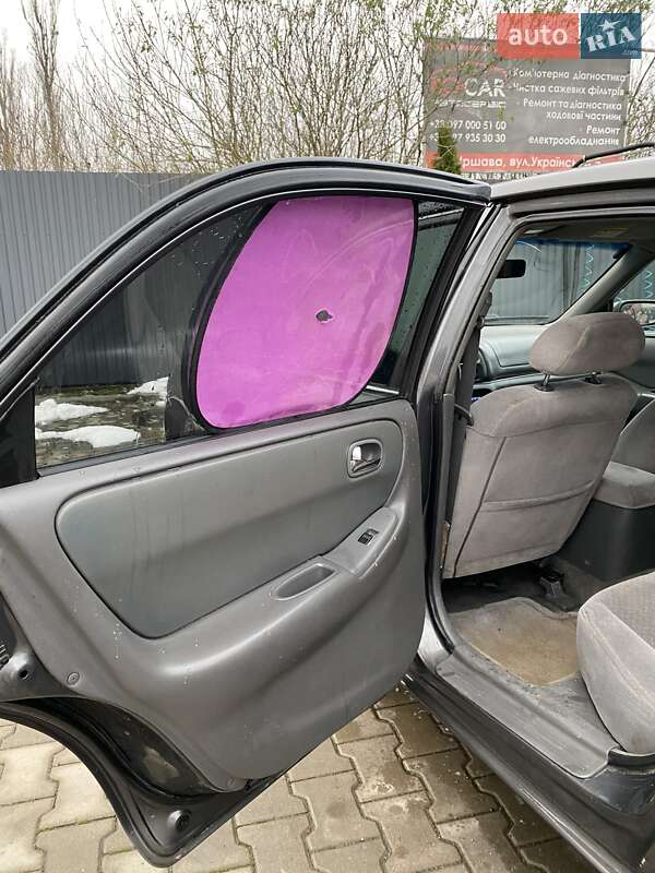 Седан Mazda 626 2001 в Иршаве