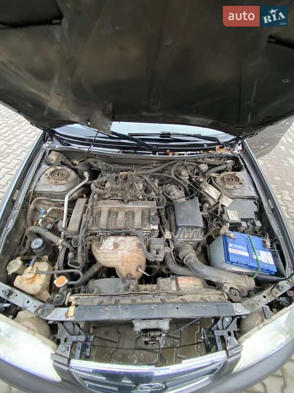 Седан Mazda 626 2001 в Иршаве