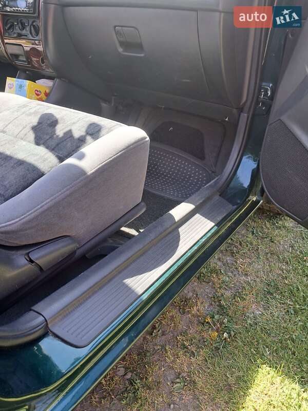 Седан Mazda 626 1999 в Долині