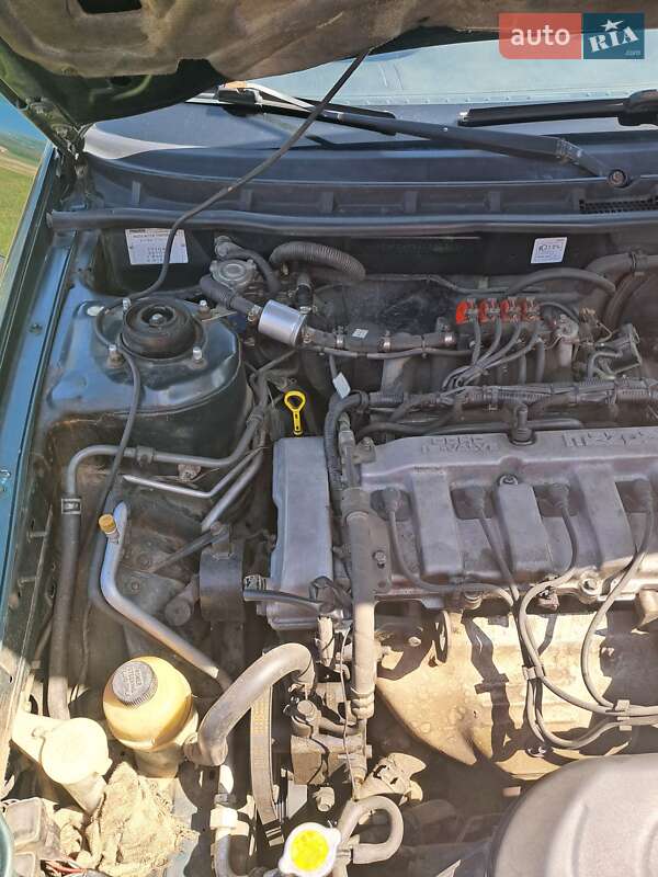 Седан Mazda 626 1999 в Долині