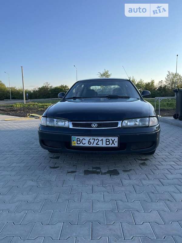 Седан Mazda 626 1996 в Черновцах