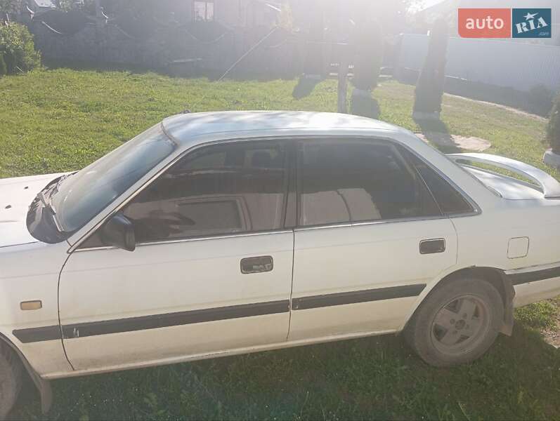 Седан Mazda 626 1987 в Ивано-Франковске