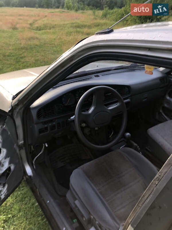 Седан Mazda 626 1987 в Миргороде