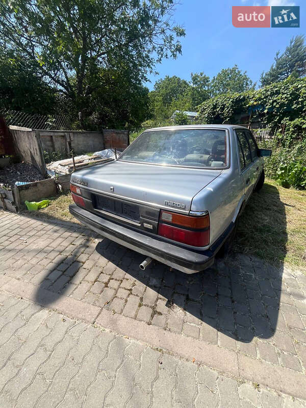 Седан Mazda 626 1987 в Львові