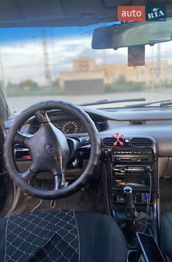 Седан Mazda 626 1993 в 