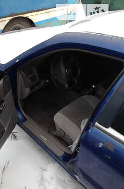 Седан Mazda 626 2000 в 