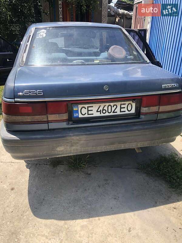 Седан Mazda 626 1988 в Черновцах