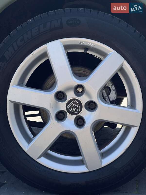 Седан Mazda 626 1992 в Надворной