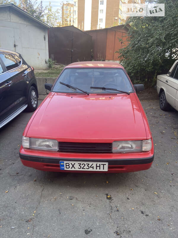 Хетчбек Mazda 626 1987 в Хмельницькому