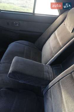 Седан Mazda 626 1985 в Ровно