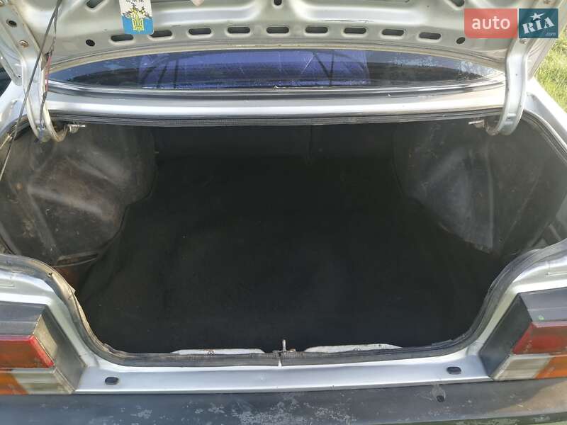 Седан Mazda 626 1985 в Рівному