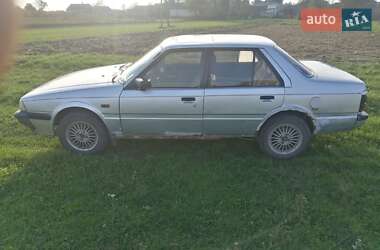 Седан Mazda 626 1985 в Ровно