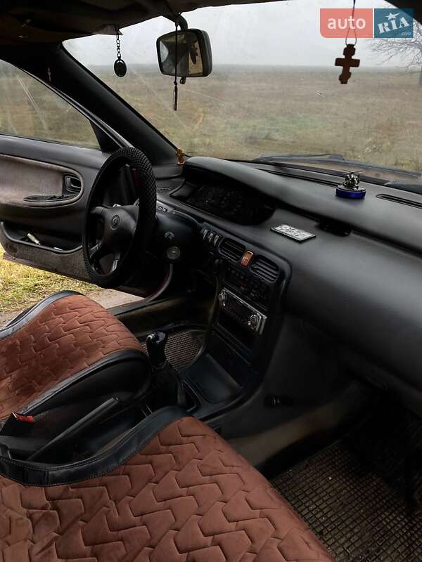 Седан Mazda 626 1992 в 