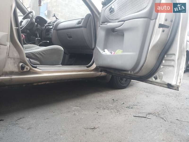 Седан Mazda 626 2002 в Броварах