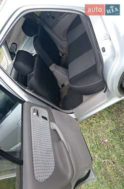 Седан Mazda 626 2000 в 