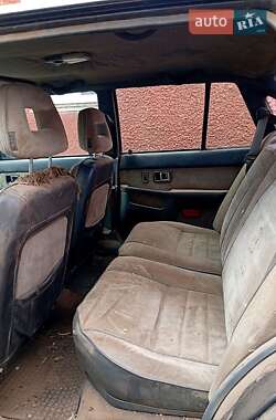 Седан Mazda 626 1986 в 