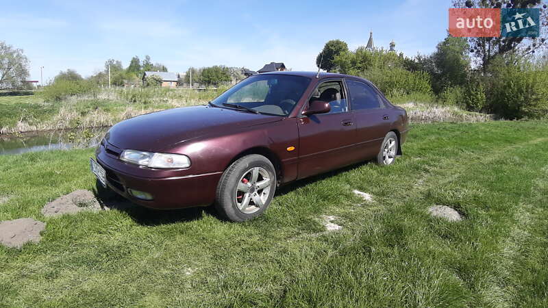 Седан Mazda 626 1993 в 