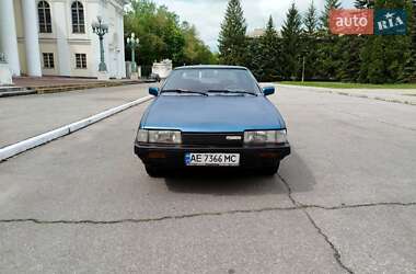 Хэтчбек Mazda 626 1986 в 