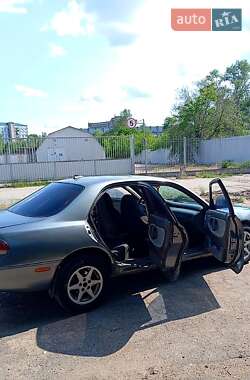 Седан Mazda 626 1995 в 