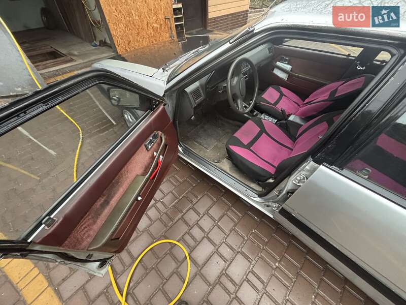 Седан Mazda 626 1986 в 