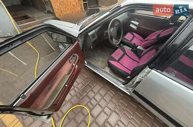 Седан Mazda 626 1986 в 