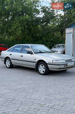 Хэтчбек Mazda 626 1988 в 