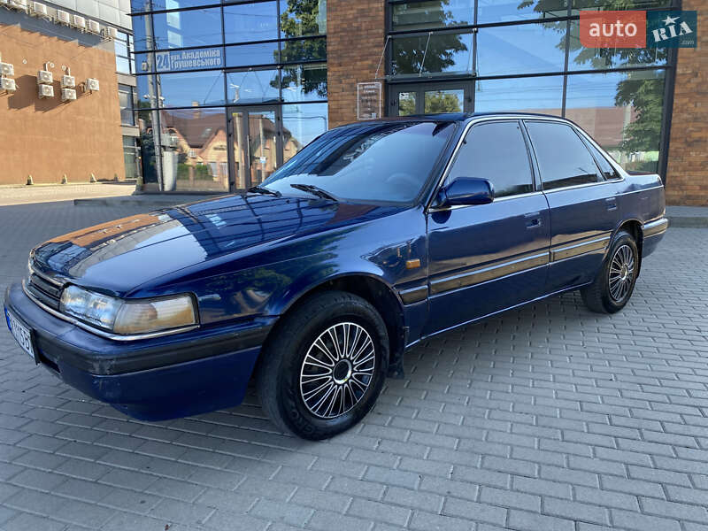 Седан Mazda 626 1989 в Ровно