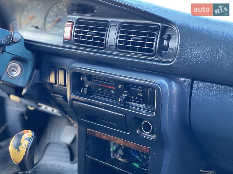Седан Mazda 626 1989 в Ровно