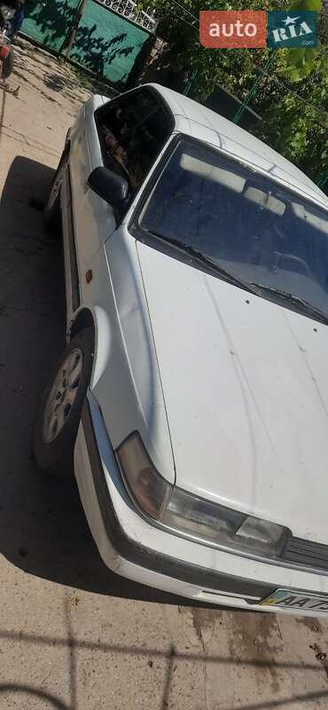 Седан Mazda 626 1990 в Одессе