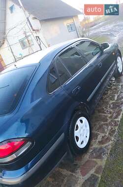 Хетчбек Mazda 626 1999 в 