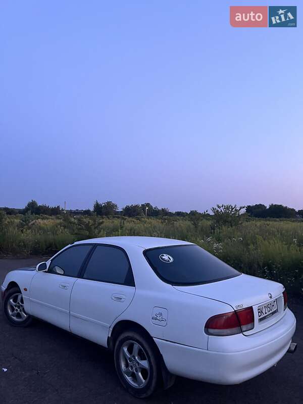 Седан Mazda 626 1993 в Ровно
