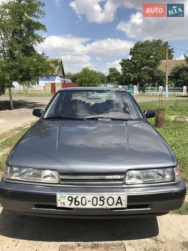 Седан Mazda 626 1988 в Сарате