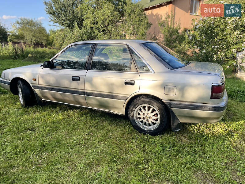 Седан Mazda 626 1987 в Калуше