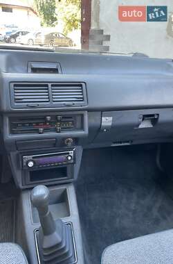 Хэтчбек Mazda 626 1986 в 